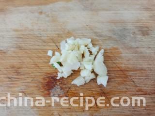 麻酱菠菜,蒜切蒜蓉