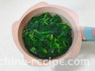 麻酱菠菜,捞出过凉白开