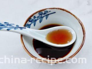 超过瘾好吃的酸辣银丝,加入芝麻油增加口感。