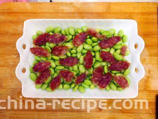 毛豆腊肠蒸白鲞(一道菜满足两个愿望)
,再把腊肠随意铺在毛豆上面!