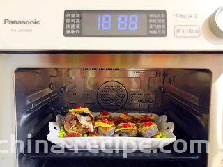 毛豆腊肠蒸白鲞(一道菜满足两个愿望)
,放入蒸箱,水箱放满水,选择原气蒸功能,20分钟!
如果你没有蒸箱,那就用蒸锅,大火烧开水之后放入,也是蒸20分钟!