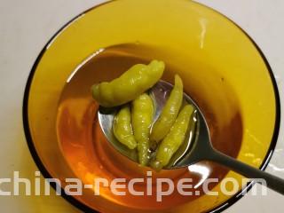 泡椒鸡胗,准备好泡椒和泡椒水