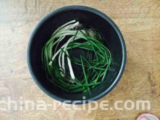 #咸味# 老天津卫特色酱牛肉,把小香葱铺在电压力锅的锅底