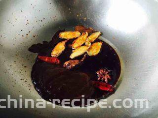 #咸味#  老天津卫特色酱牛肉,再倒入80g甜面酱