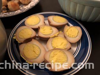 砂锅三酱牛肉（精华版）,#惊喜# 还有特别重要的一点，卤汤可以留着泡卤蛋。鸡蛋煮熟了直接放到卤汤里，大火烧开，关火，泡2个小时，肉香味卤蛋就做好了，既简单又美味。