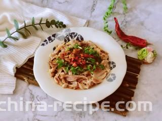 椒麻手撕鸡,吃的时候拌一拌就可以了。