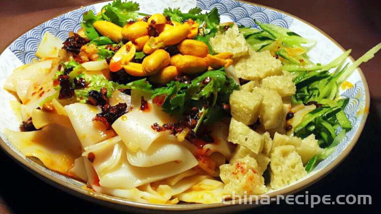 How to mix spicy Liangpi with cucumber How to mix spicy Liangpi with cucumber