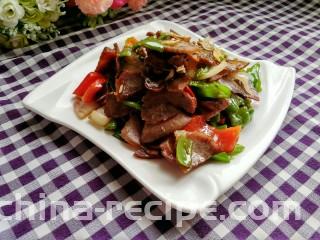 回锅牛肉,美美哒，让人食指大动啊！