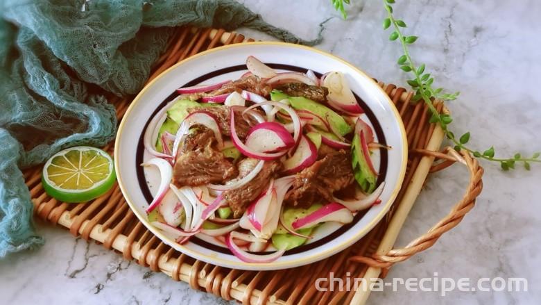 The method of mixing onions with beef