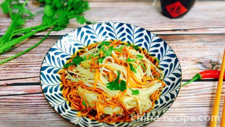 The method of mixing cordyceps flowers with enoki mushrooms The method of mixing cordyceps flowers with enoki mushrooms