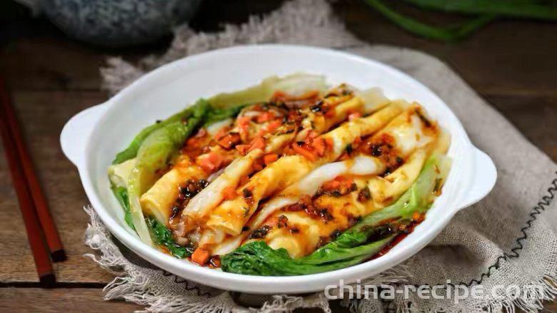 The method of making egg noodle soup The method of making egg noodle soup