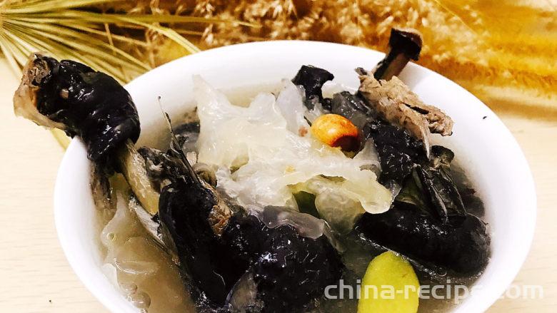 The recipe for Tremella Black Bone Chicken Soup
