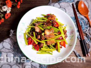 蒜苔五花肉,一道美味的蒜苔炒五花肉就做好了