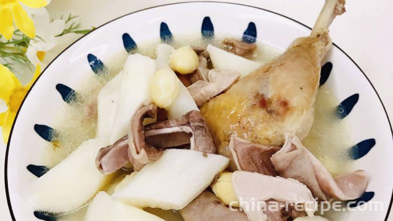 The method of stewing Huaishan with pork belly and chicken