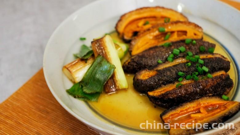 The method of cooking sea cucumber with scallions