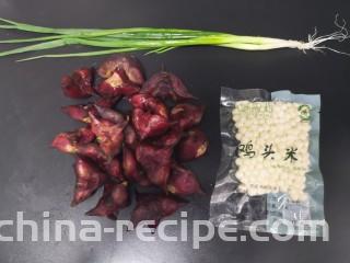 菱角鸡头米,准备好食材