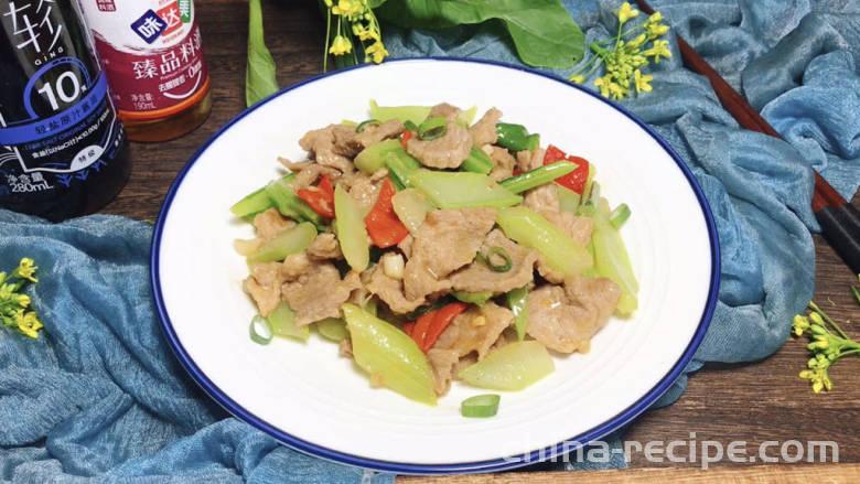 The method of stir frying meat with vegetable stems The method of stir frying meat with vegetable stems